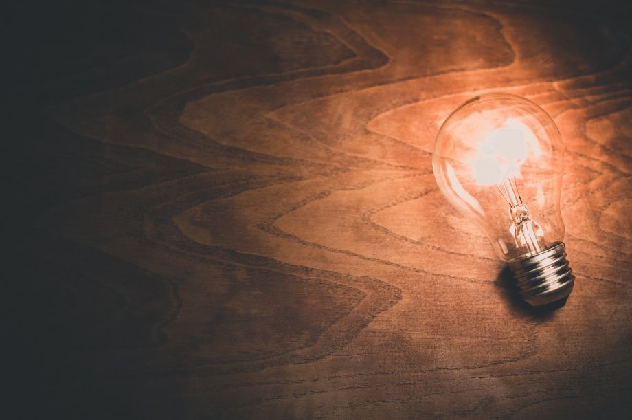 light-bulb-1246043_1920.jpg
