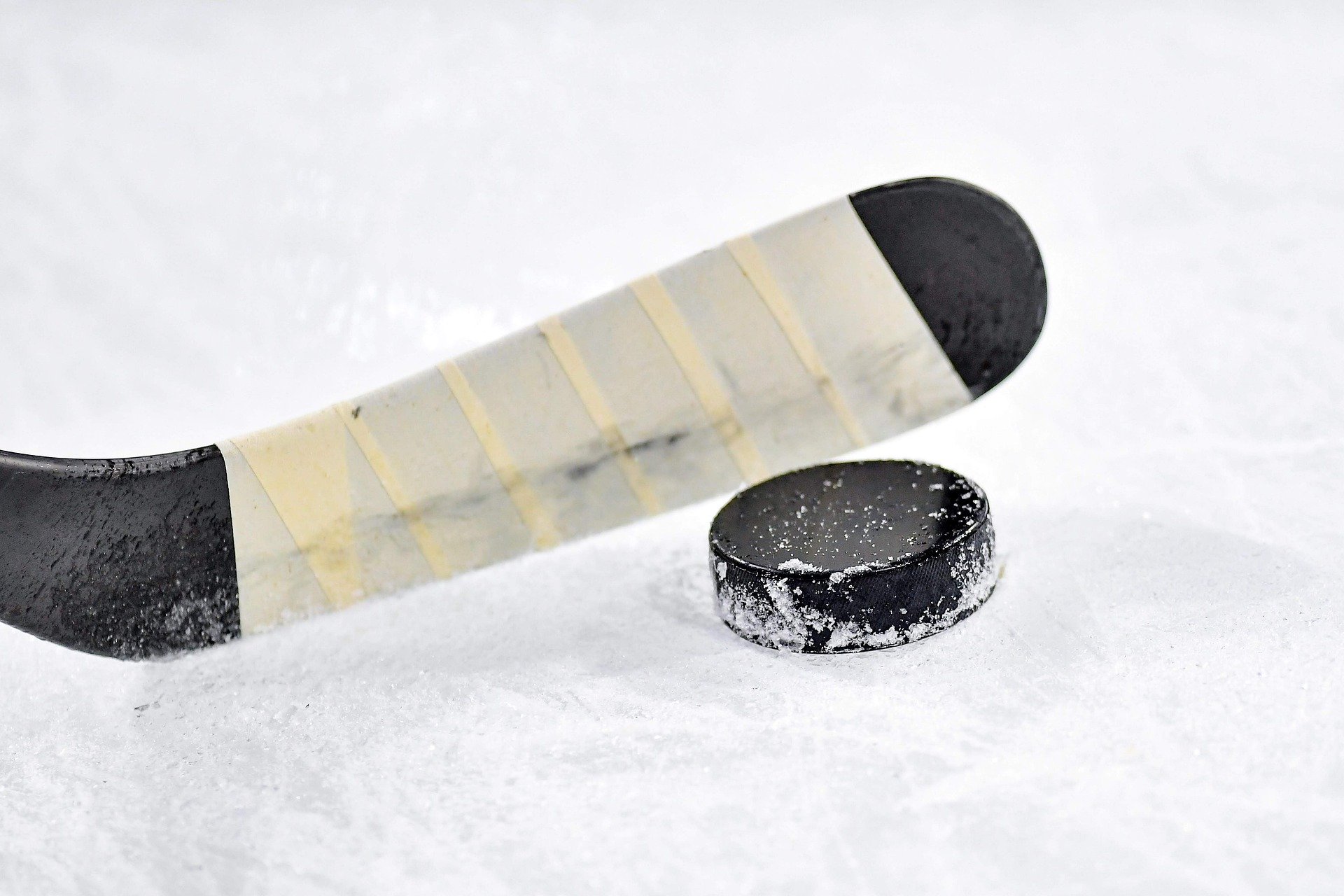 ice-hockey-4285440_1920.jpg
